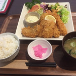 れすとらん ふるさと - 海鮮ミックスフライ定食 1,200円
            ボリューム満点！ ごはんお代わり無料