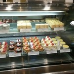 たねや 守山玻璃絵館 - 店売りケーキ お土産はバイキング前に購入し預かって頂けます