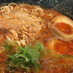 豚のらーめん 弐番手 - ピリ辛とんこつ
      味玉トッピング