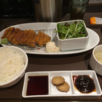 銀座ぎゅう道 - 定食全景です。