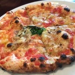 GINA - マリナーラ
      トマトソース、にんにく、オレガノのピザ