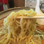 らーめん 味噌楽 - 麺 リフトアップ