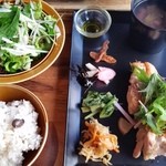 デイライトキッチン - 選べる休日ランチ☆メイン  富士ゆうゆう鶏とオーガニックドライフルーツの煮込み