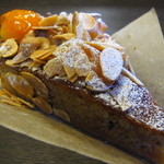 fika. - 金柑とヘーゼルナッツの焼きタルト