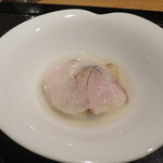 薪の音 - 能登の鰤の炙り　アサリのソース