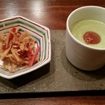 蕎麦切り 酒 大愚 - 牛蒡と鶏皮のきんびら、菜の花の茶碗蒸し。