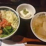 川口酒店 - 川口商店　鶏肉の炙りと野菜のマリネ丼