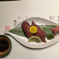 くすたろう - お肉のにぎり