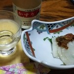 食事処 かすり - お通しのウニイカと冷酒