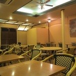 前田珈琲 - 子連れの奥様もいた禁煙席側。