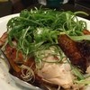 Sky Phoenix - 料理写真:『鶏のガーリック焼き』様、皮の付き方からすると北京ダック様の残り？？