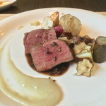 カーサ・デル・チーボ - 低温真空で調理した仔牛ロース トピナンプールのパッサートとトリュフのソース