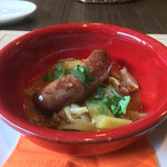 カーサ・デル・チーボ - 手作り仔羊のサルシッチャ 小玉ねぎとトマトのスープ 南イタリア風