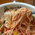 ハルモニグクス - 結構粘度の高いタレですね～冷たい素麺ですが日本に比べてかなりの腰があり噛み応えもしっかりでこれ旨いかも♪