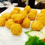SOMBOON SEAFOOD - 『イカのすり身揚げ』様、まんまるたこ焼きハンターが気になりそうなビジュアル(笑)
