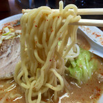 喜八 - H28.01.04 味噌ラーメン「激辛」麺リフト「