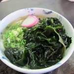 山ろく本店 - わかめうどん　もちろん鳴門わかめです