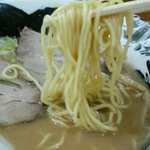 旭川らーめん 正々 - 麺は鈴めんの中細手もみで固め。2010.6