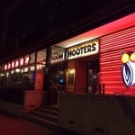 Hooters - 外観写真: