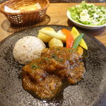 Hygge - 豚バラ肉のビール煮込　十五穀米のバターライス添え　1100円