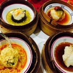 FU MARN LAU RESTAURANT - 『アワビとウニの飲茶』様　※左上『ピータンの飲茶』様　※右上『ワタリガニの飲茶』様　※左下『スズキ？の飲茶』様　※右下