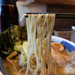 らーめん 和屋  - 201602 自家製の中太麺はコシがあり綺麗にエッジが立っている