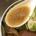 背脂げんこつらーめんのスープ