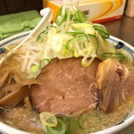 背脂げんこつらーめん並（700円）