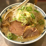 背脂げんこつらーめん並（700円）