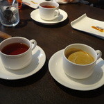 POSTI - ・コーヒーはエスプレッソ風
      
      ・紅茶は、アールグレイ （柔らかな風味で美味しかったそうです）
      