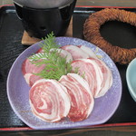 Tsukigatani Onsen Tsukinoyado - 猪肉。ちょっと凍ってる..