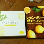 おみやげ街道 - レモンラングドシャ(左)、レモンゼリーインチョコレート(右)