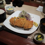 伊蔵 - トンカツ定食
