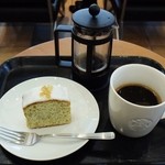 スターバックスコーヒー - スリーリージョンのプレス＆レモンポピーシードケーキ
