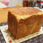 CAFE＆BAKERY MIYABI - デニッシュ食パン「MIYABI」（焼き立てのもの）