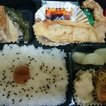 食堂ルーク - 料理写真:弁当(A) メインは揚げ餃子のヤツ