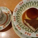 サイゼリヤ - プリンとティラミス盛り合わせ