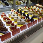 マルナカ菓子店 - 店内　ショーケース