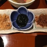 Nihon Ryouri Setouchi - 三種盛り：ちりめんじゃこ・青海苔佃煮・糸蒟蒻のピリ辛炒め