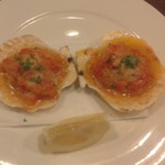 ルビーノ - トマトを乗せた焼きホタテ