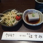 鴨汁うどんの小鉢が2つ。