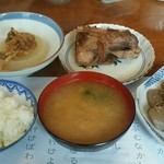 和庵 - 【ランチ】鮪カマ焼き、大根旨煮、コンニャクそぼろ煮