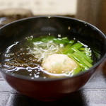 和食 おの寺 - 「椀物」
            海老真薯、布海苔、セリ、清汁仕立て