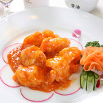 Plump large shrimp simmered in chili sauce (half, 4 pieces)