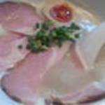 中華蕎麦 葛 - 出し蕎麦(550円)＋半玉子とチャーシュー