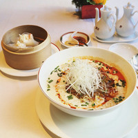 龍天門 - 担々麺
                蟹の蒸し餃子