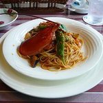 欧風料理 アンファミーユ - 活けオマール海老のパスタトマトソース