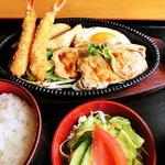 幸福駅 - ポーク生姜焼きとエビフライランチ900円