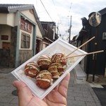 たこ焼cafe 月と太陽 - たこ焼をテイクアウトして食べながら寺内町を散策するのもグーです♪