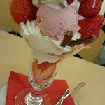 アオイ農園　ぶどうの木 - あまおう苺のパフェ♪